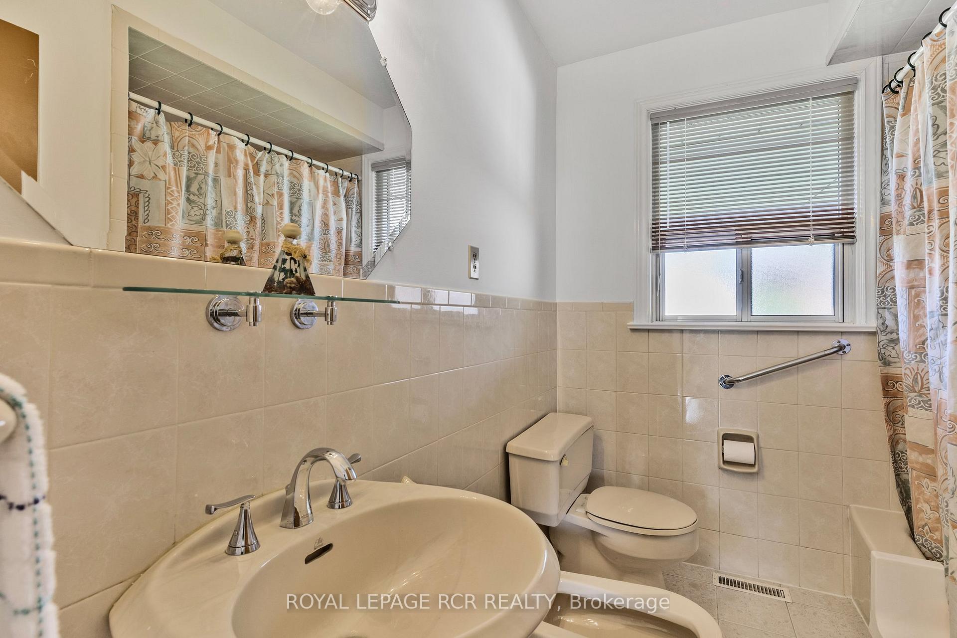 Photo 41 of 26 Ludstone Drive, Etobicoke, Willowridge-Martingrove-Richview — HOMEH