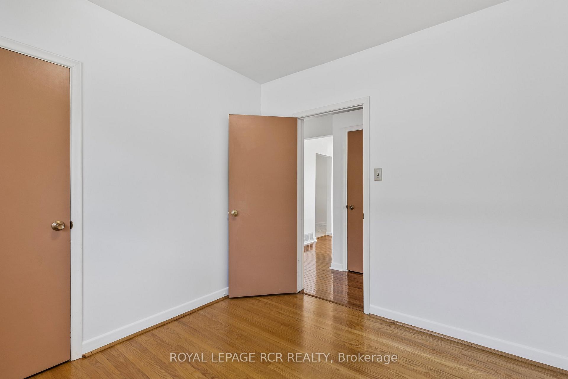 Photo 10 of 26 Ludstone Drive, Etobicoke, Willowridge-Martingrove-Richview — HOMEH
