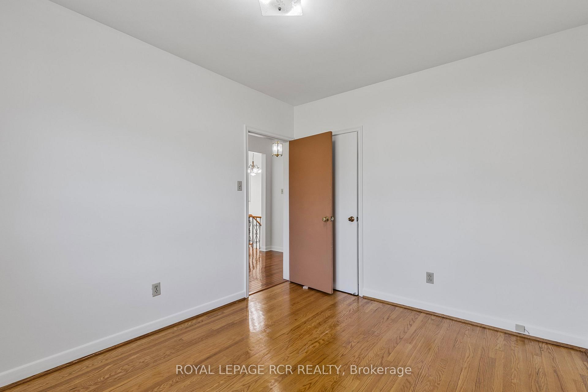 Photo 14 of 26 Ludstone Drive, Etobicoke, Willowridge-Martingrove-Richview — HOMEH