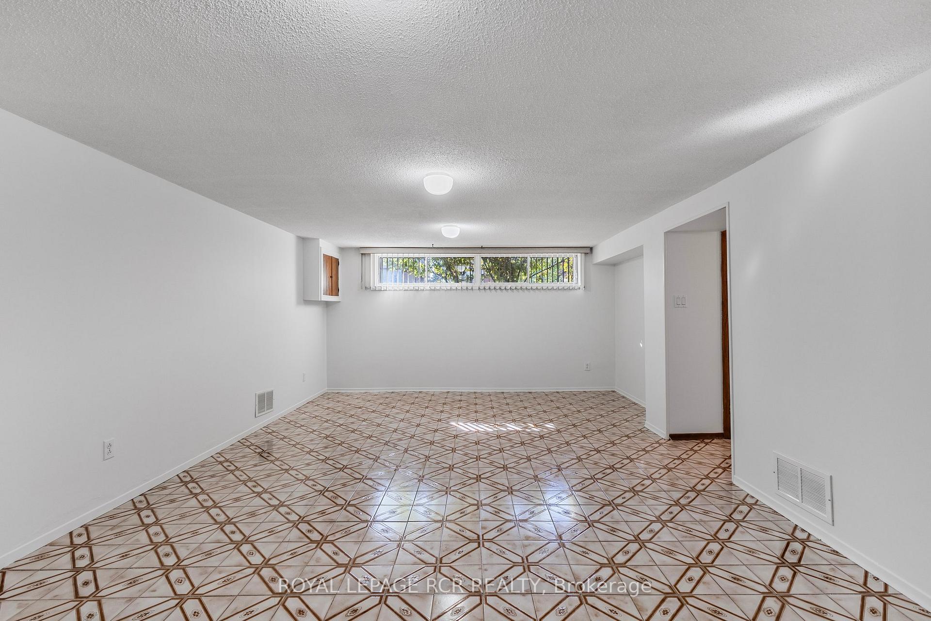 Photo 40 of 26 Ludstone Drive, Etobicoke, Willowridge-Martingrove-Richview — HOMEH