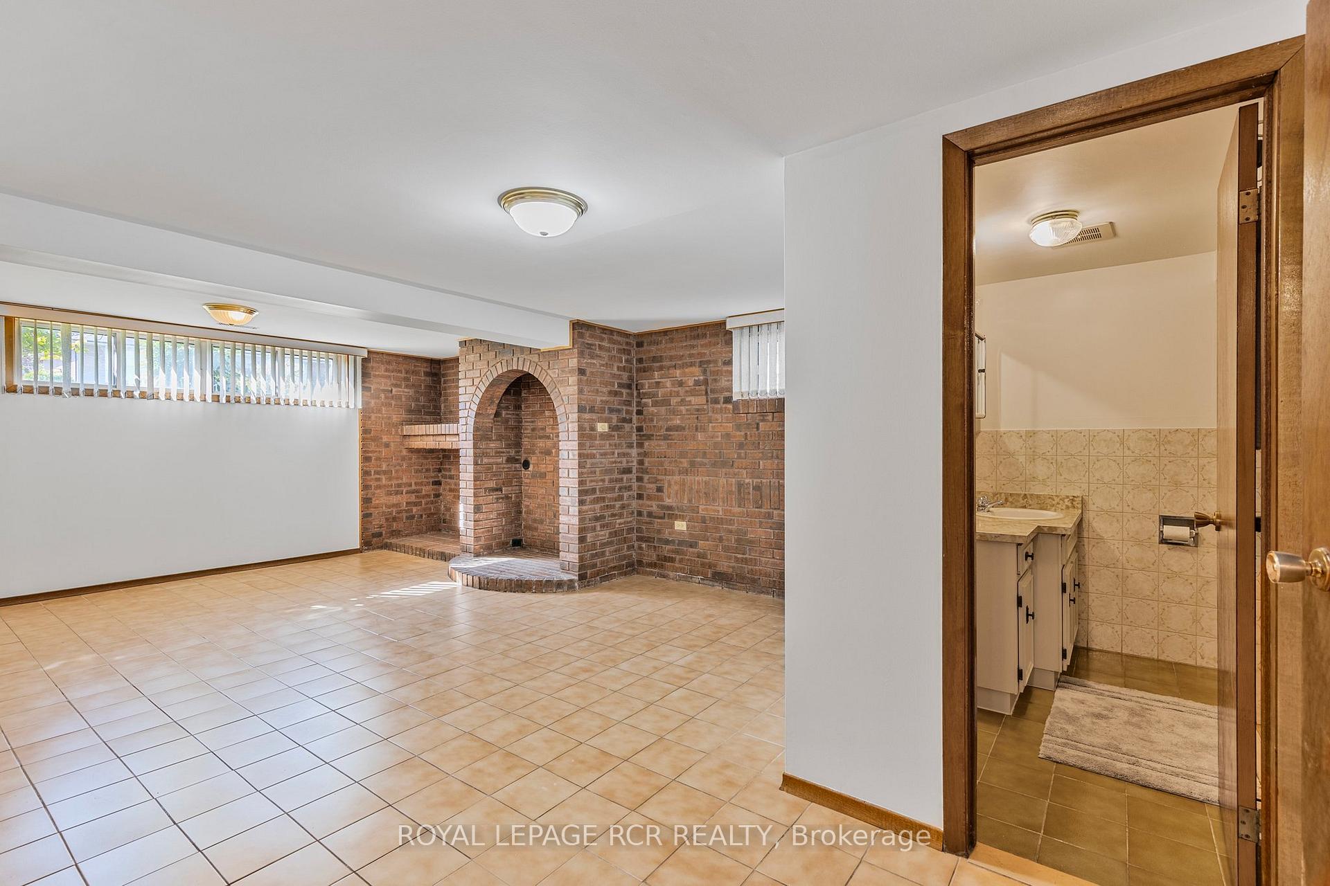 Photo 46 of 26 Ludstone Drive, Etobicoke, Willowridge-Martingrove-Richview — HOMEH
