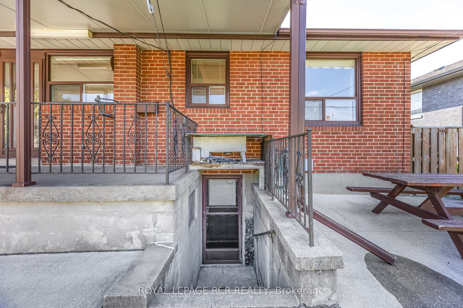 Photo 39 of 26 Ludstone Drive, Etobicoke, Willowridge-Martingrove-Richview — HOMEH