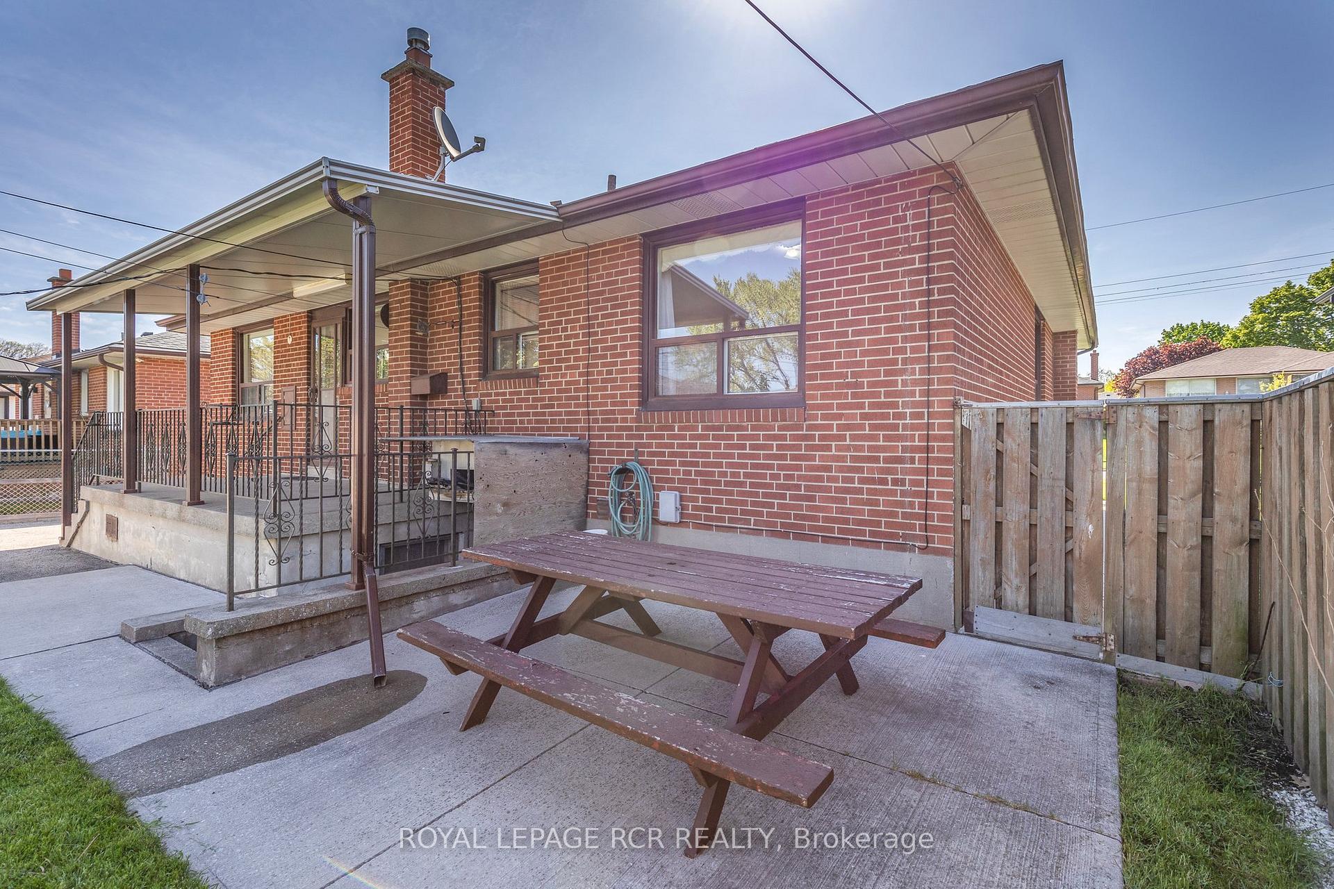 Photo 35 of 26 Ludstone Drive, Etobicoke, Willowridge-Martingrove-Richview — HOMEH