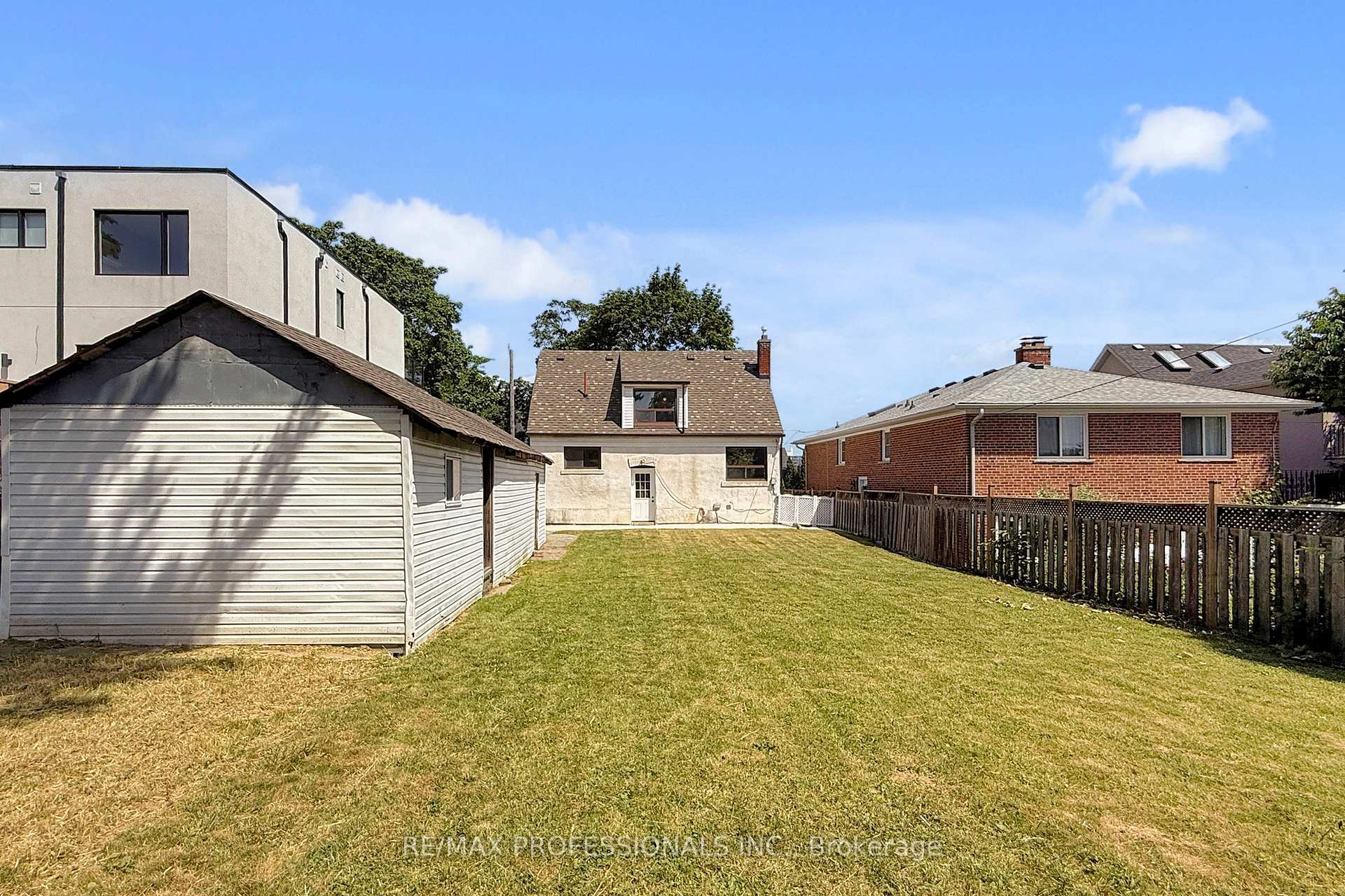 Photo 13 of 21 Lockheed Boulevard, Etobicoke, Humber Heights — HOMEH