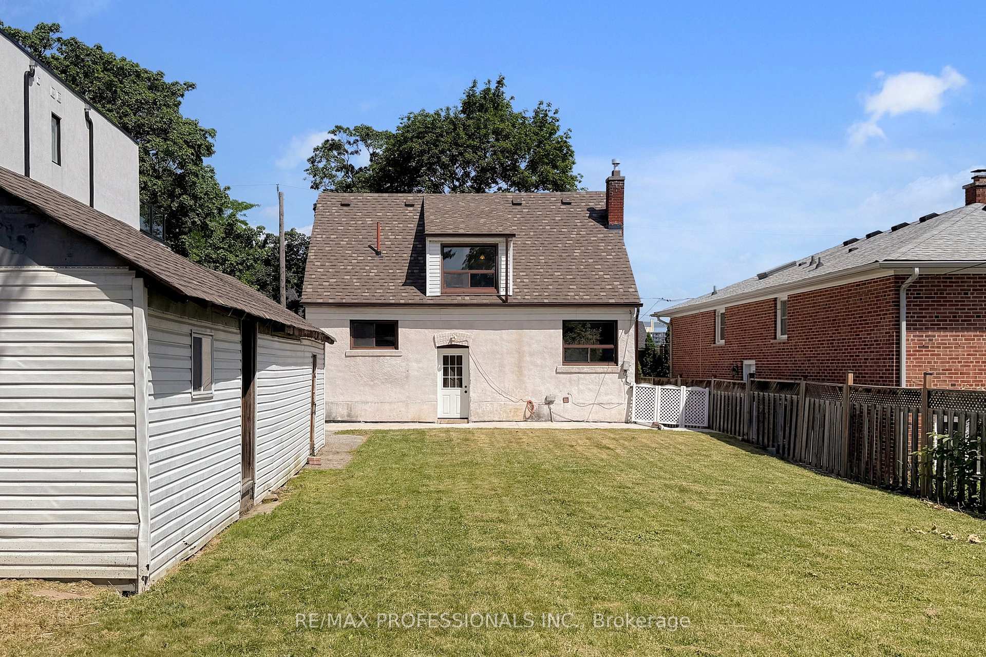 Photo 15 of 21 Lockheed Boulevard, Etobicoke, Humber Heights — HOMEH