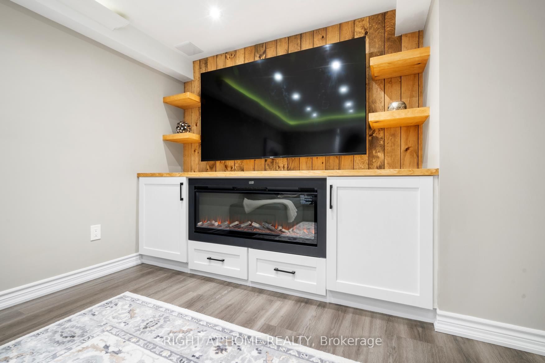 Photo 63 of 65 Zachary Place, Whitby, Brooklin — HOMEH