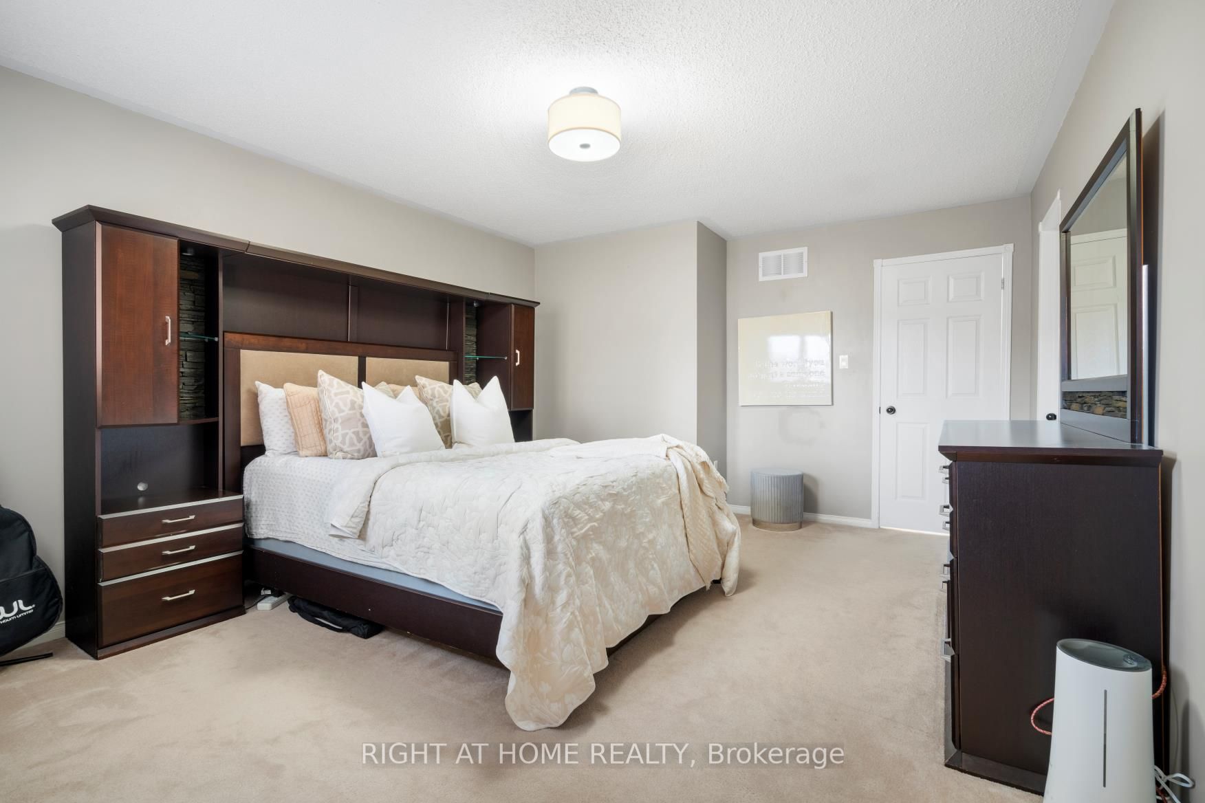 Photo 56 of 65 Zachary Place, Whitby, Brooklin — HOMEH