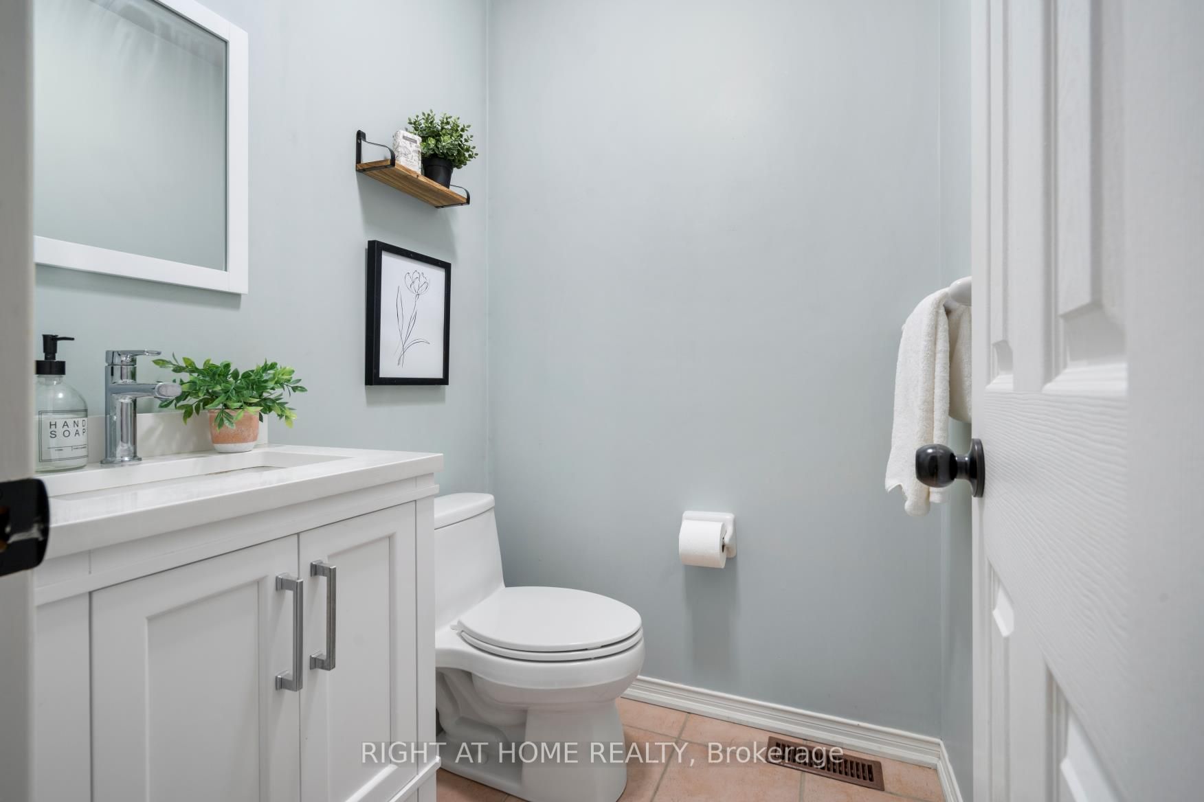 Photo 54 of 65 Zachary Place, Whitby, Brooklin — HOMEH