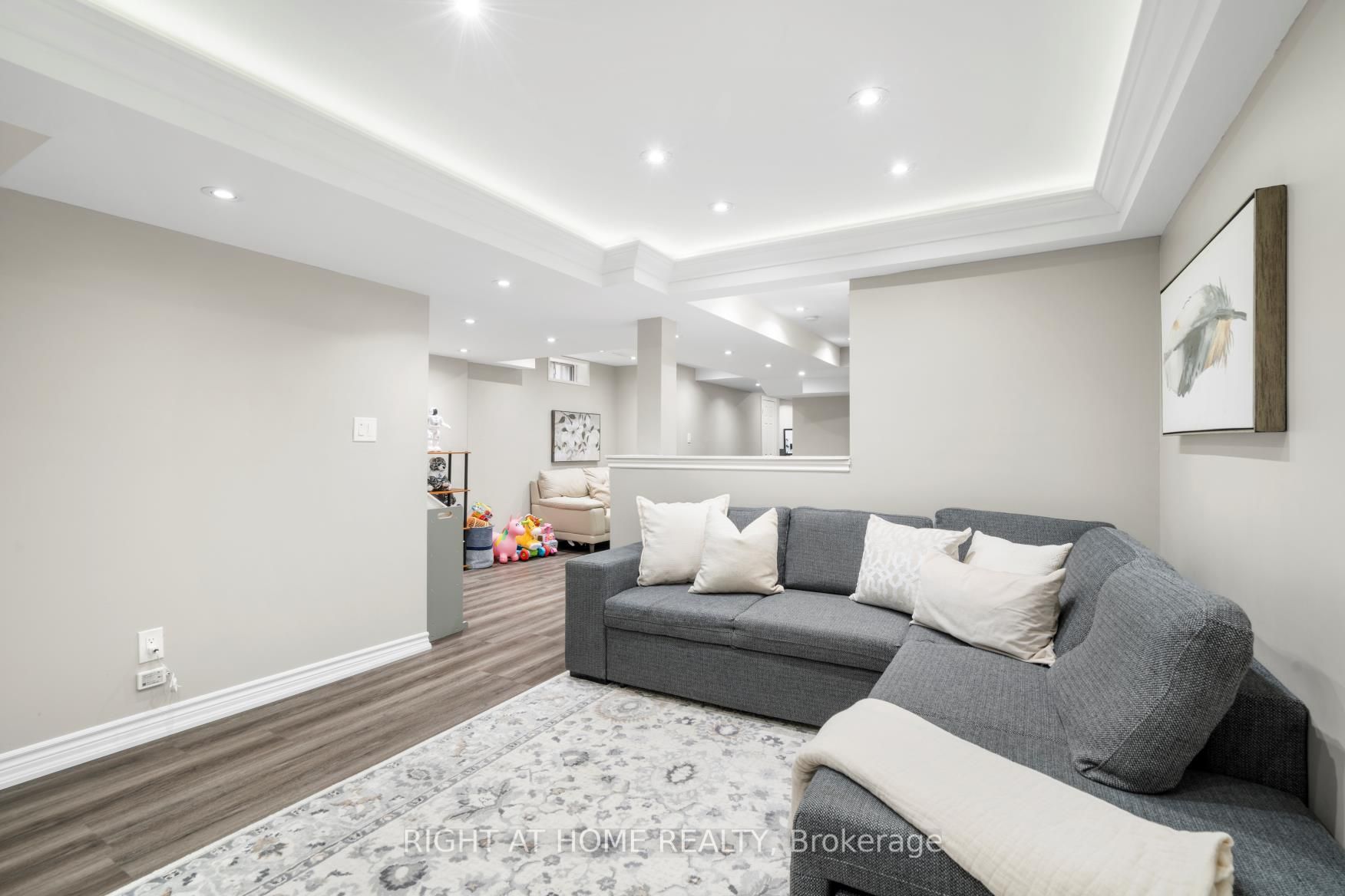 Photo 62 of 65 Zachary Place, Whitby, Brooklin — HOMEH