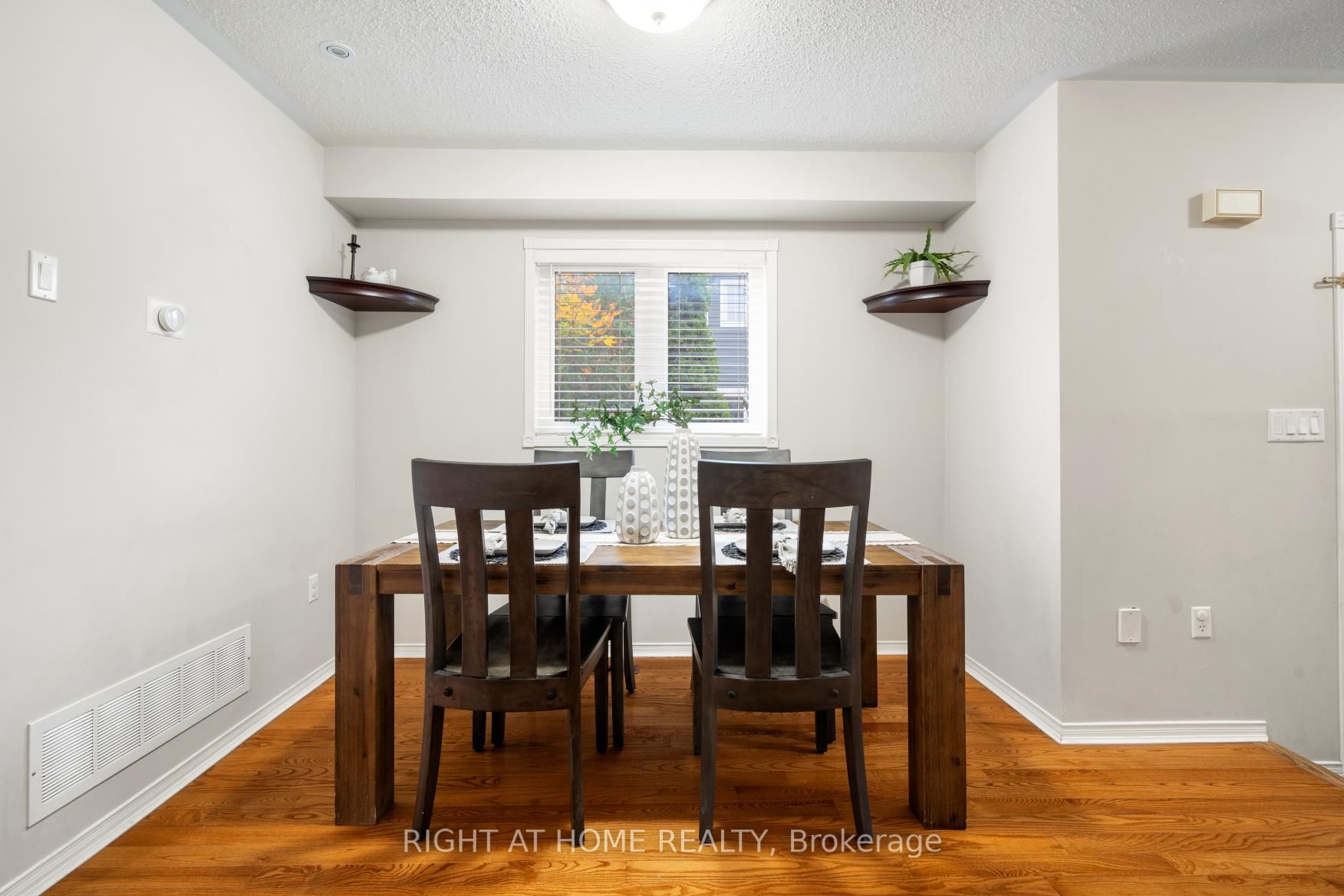 Photo 45 of 65 Zachary Place, Whitby, Brooklin — HOMEH