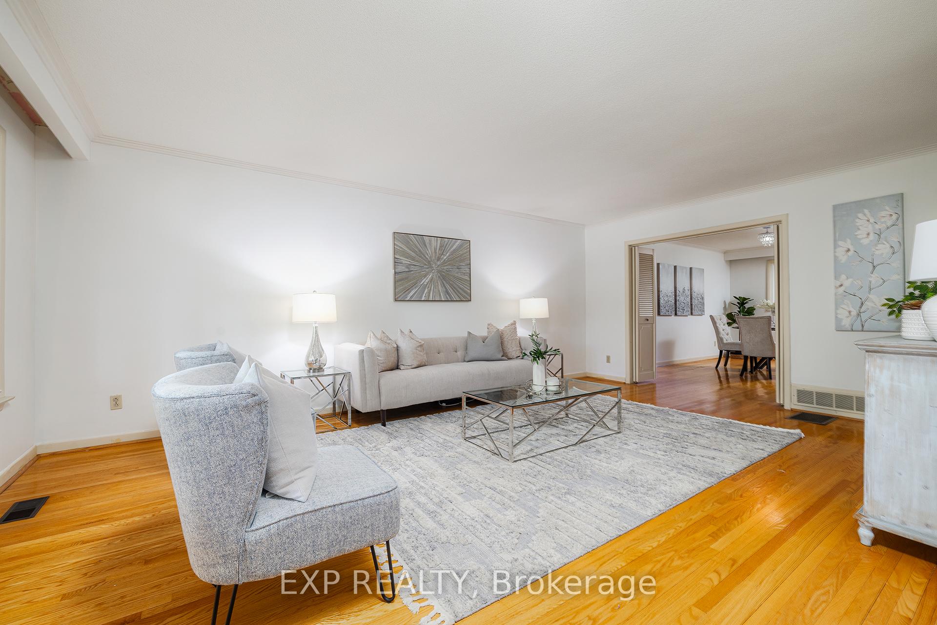 Photo 4 of 69 Pettit Drive, Etobicoke, Willowridge-Martingrove-Richview — HOMEH