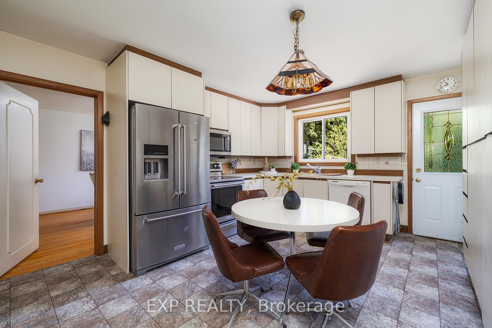 Photo 7 of 69 Pettit Drive, Etobicoke, Willowridge-Martingrove-Richview — HOMEH