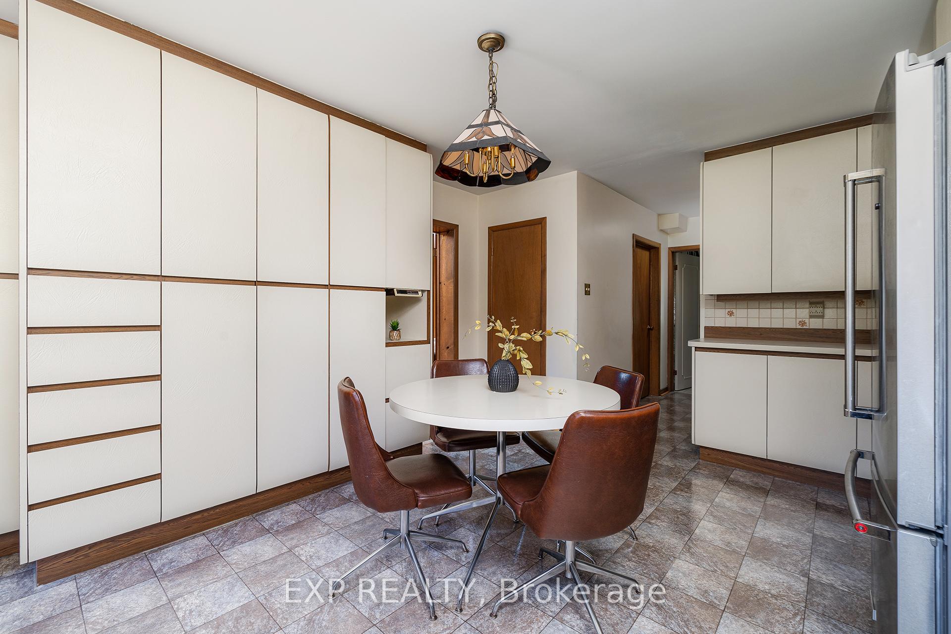 Photo 9 of 69 Pettit Drive, Etobicoke, Willowridge-Martingrove-Richview — HOMEH