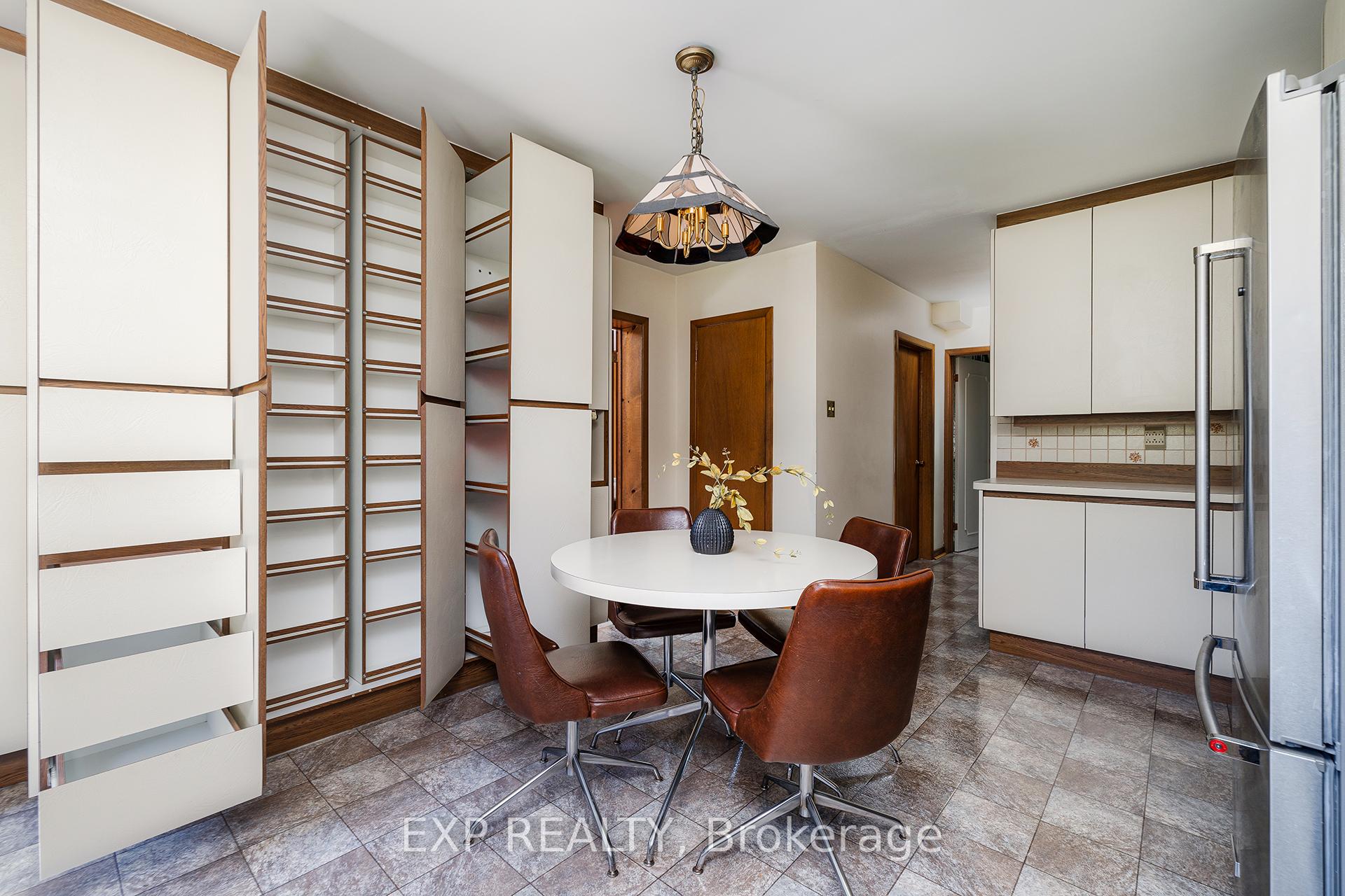 Photo 10 of 69 Pettit Drive, Etobicoke, Willowridge-Martingrove-Richview — HOMEH