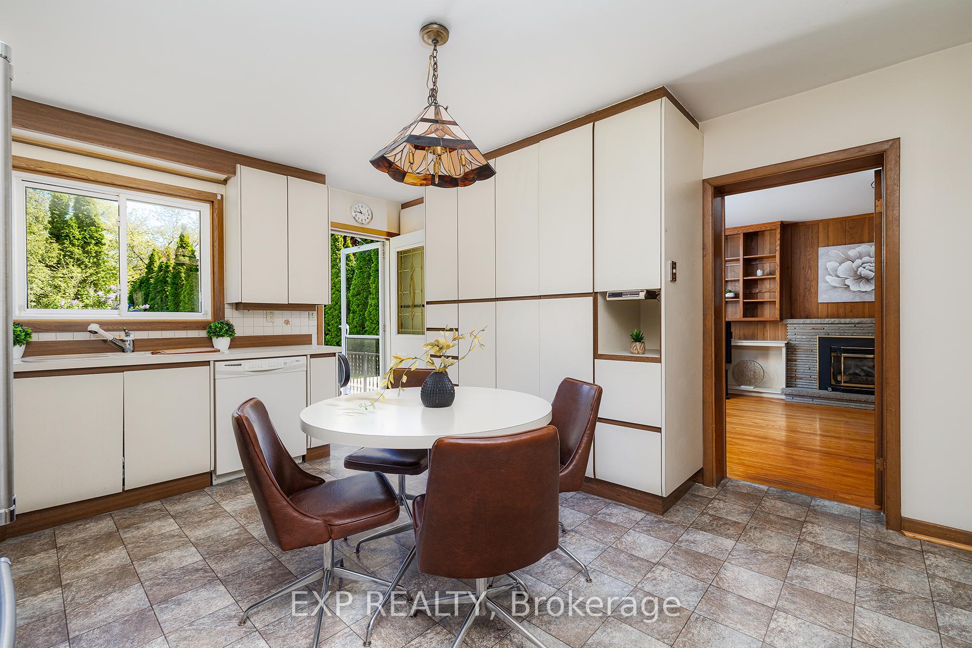Photo 11 of 69 Pettit Drive, Etobicoke, Willowridge-Martingrove-Richview — HOMEH