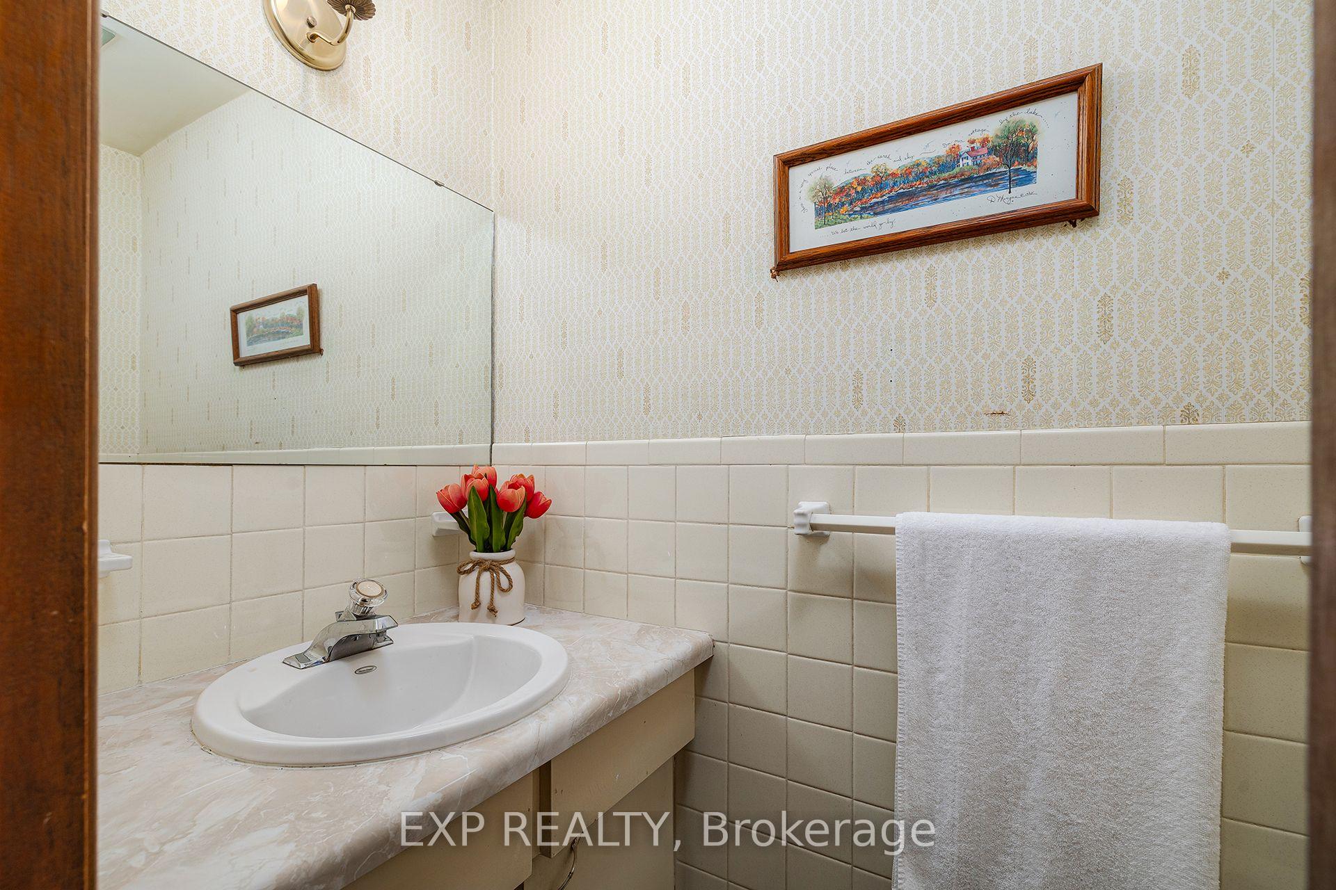 Photo 15 of 69 Pettit Drive, Etobicoke, Willowridge-Martingrove-Richview — HOMEH