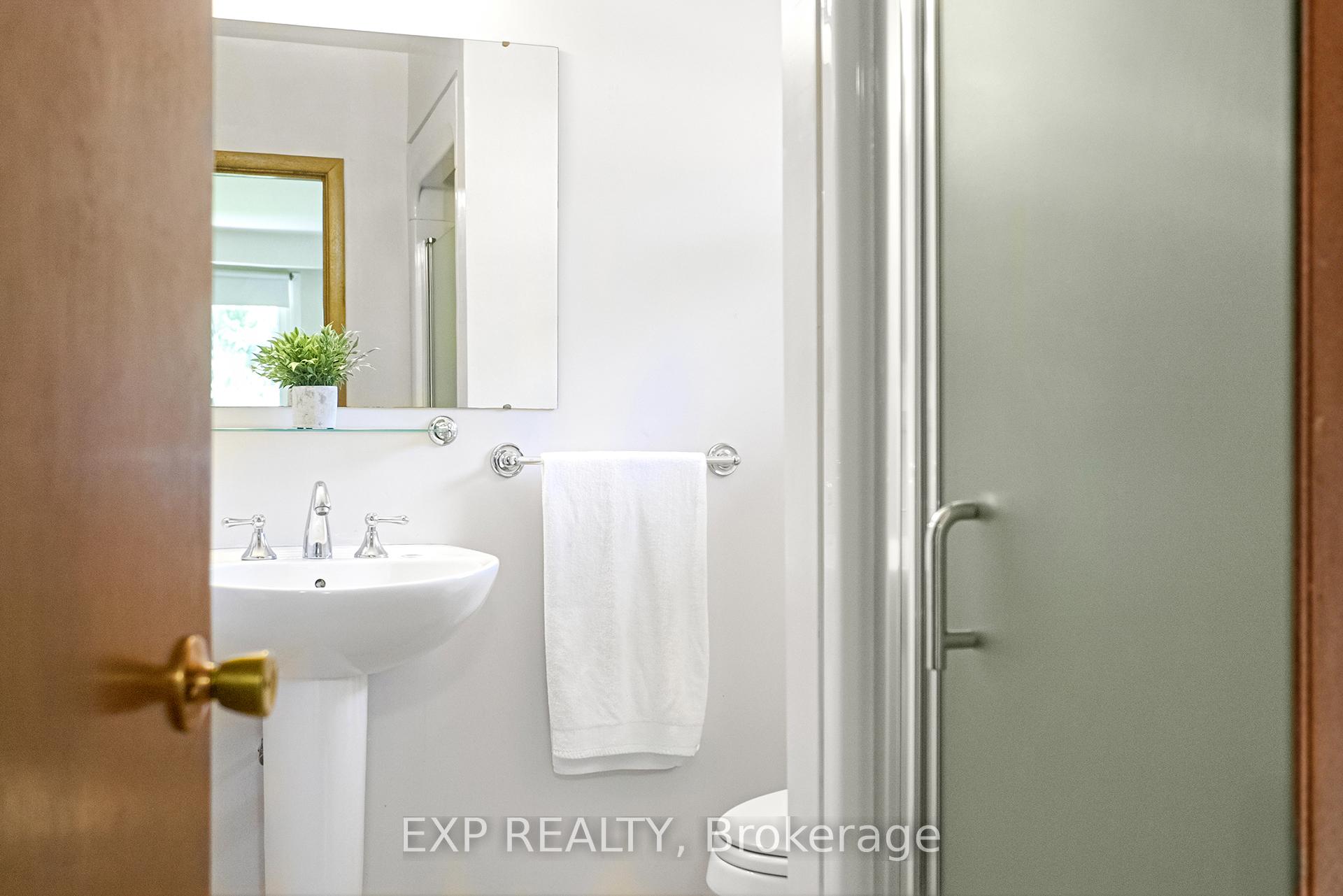 Photo 19 of 69 Pettit Drive, Etobicoke, Willowridge-Martingrove-Richview — HOMEH