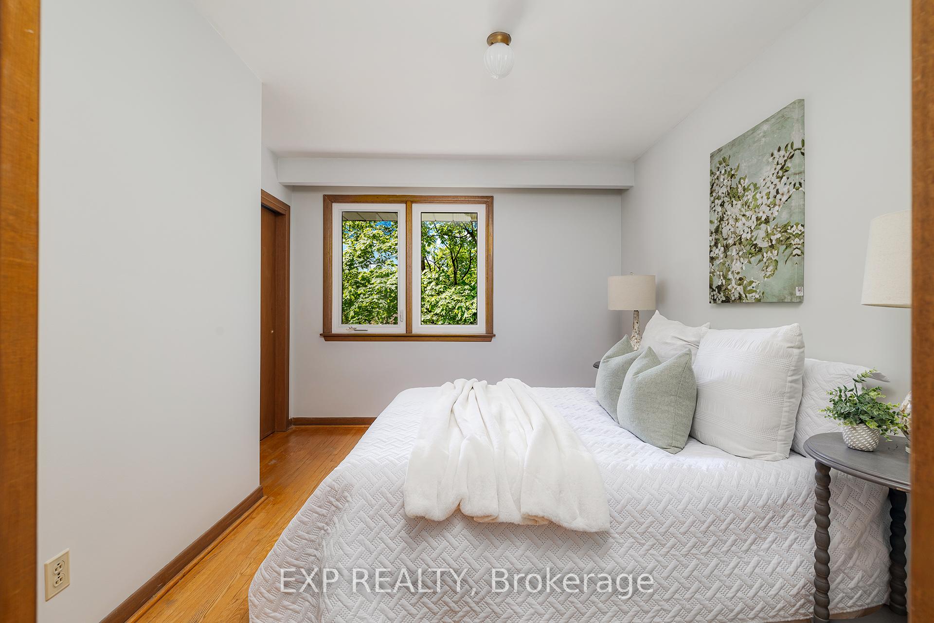 Photo 20 of 69 Pettit Drive, Etobicoke, Willowridge-Martingrove-Richview — HOMEH