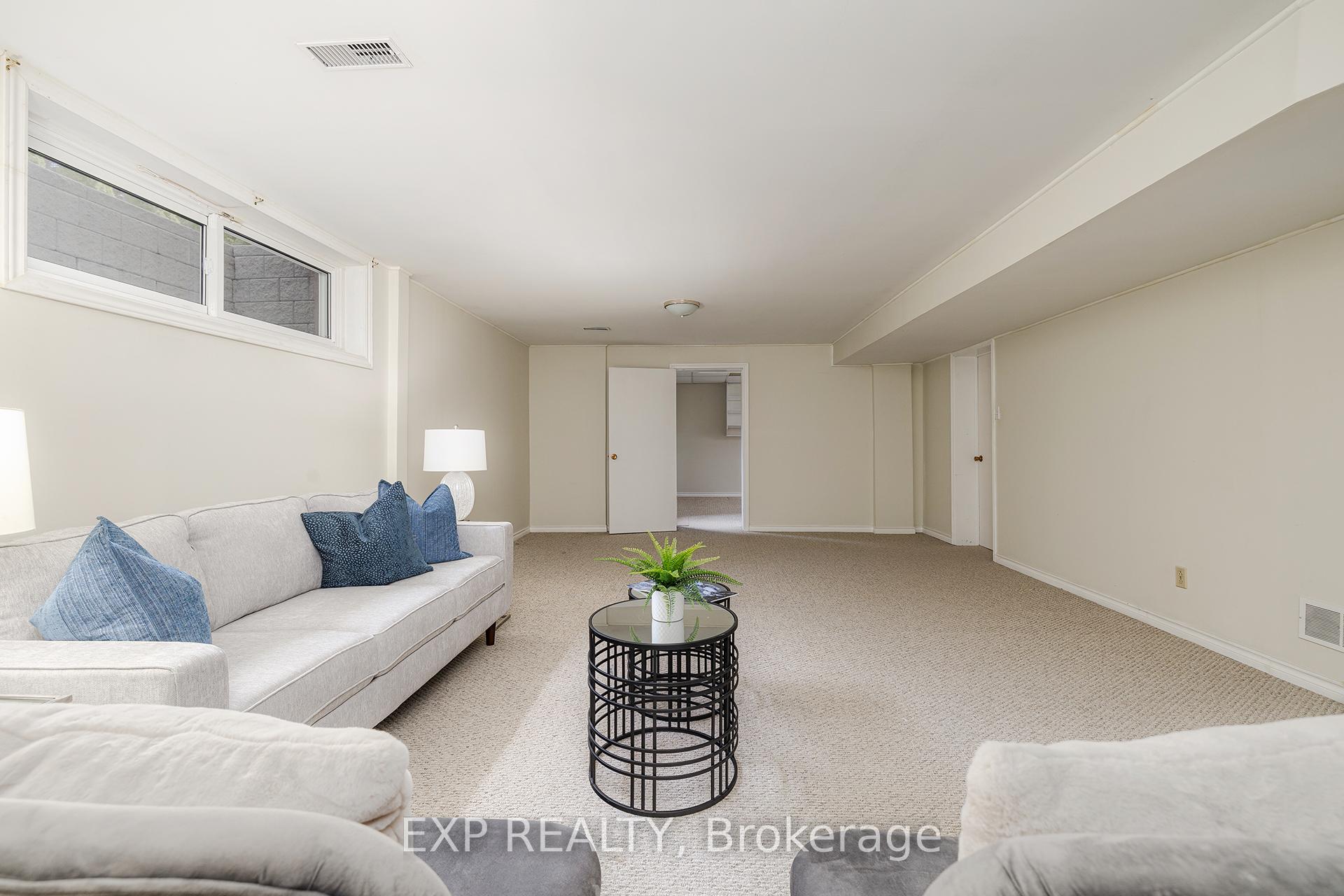 Photo 27 of 69 Pettit Drive, Etobicoke, Willowridge-Martingrove-Richview — HOMEH