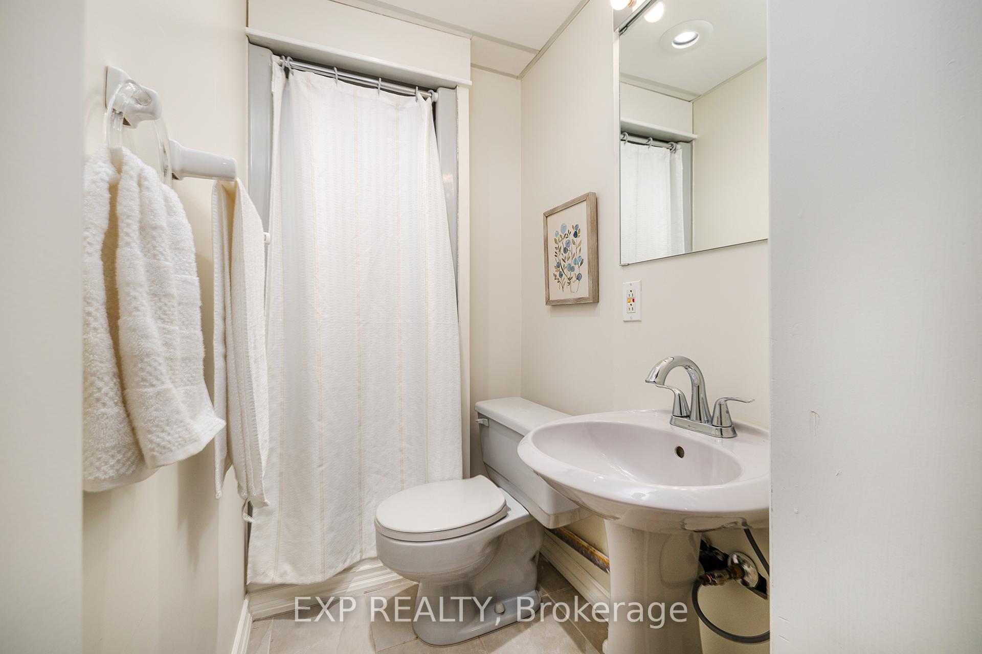 Photo 29 of 69 Pettit Drive, Etobicoke, Willowridge-Martingrove-Richview — HOMEH