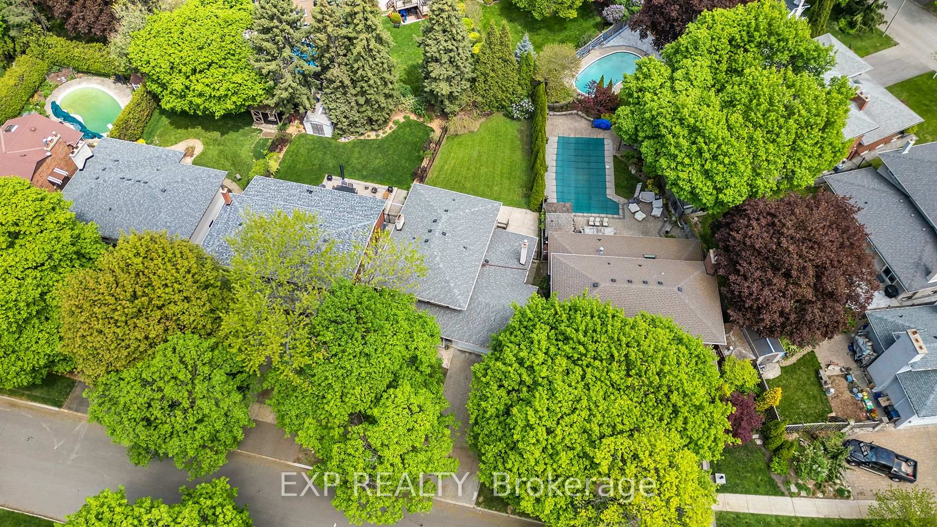Photo 32 of 69 Pettit Drive, Etobicoke, Willowridge-Martingrove-Richview — HOMEH