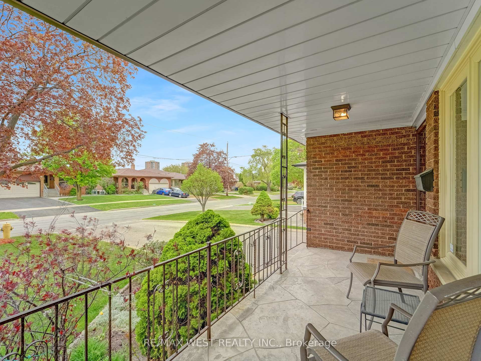 Photo 5 of 40 Windsor Road, Etobicoke, Kingsview Village-The Westway — HOMEH
