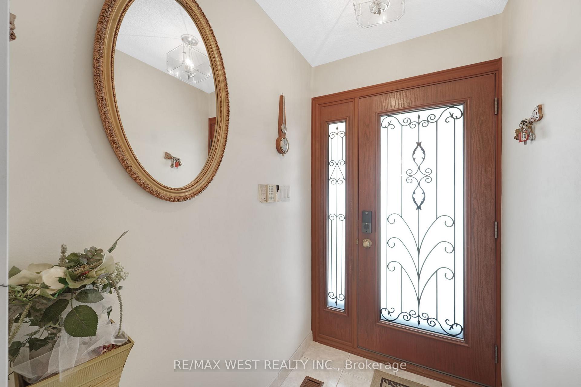Photo 6 of 40 Windsor Road, Etobicoke, Kingsview Village-The Westway — HOMEH