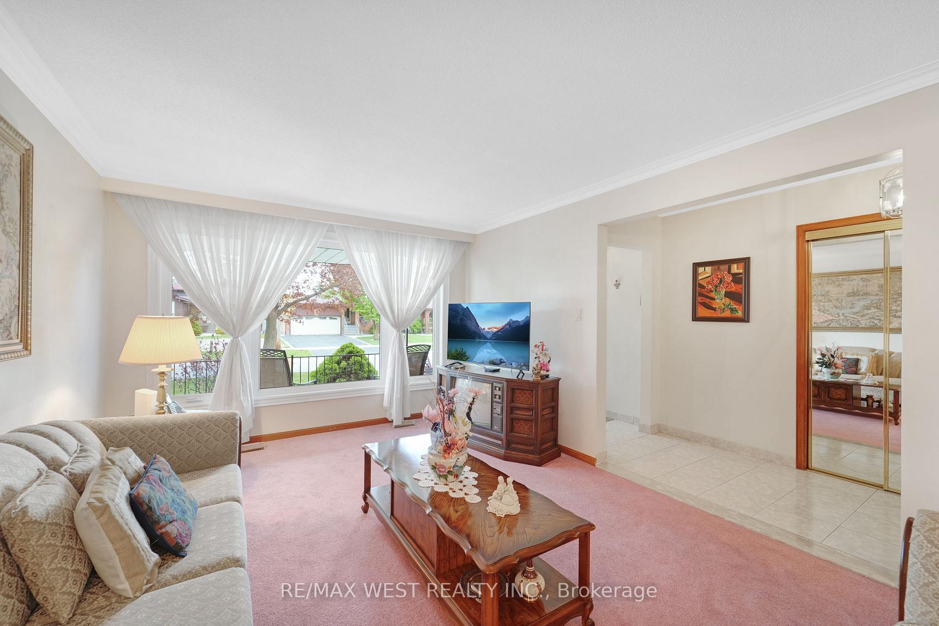 Photo 10 of 40 Windsor Road, Etobicoke, Kingsview Village-The Westway — HOMEH