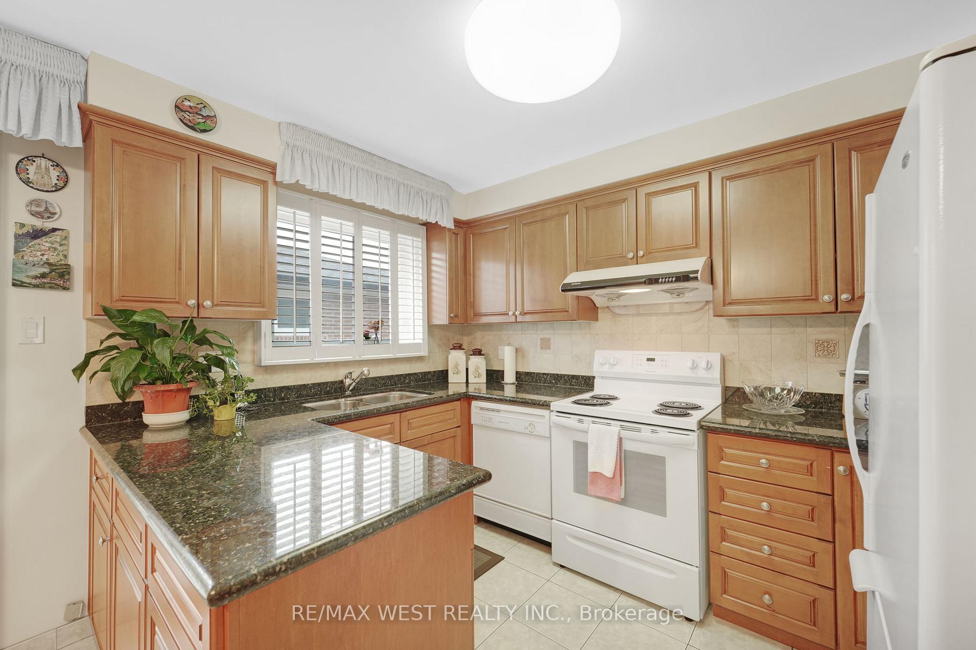 Photo 13 of 40 Windsor Road, Etobicoke, Kingsview Village-The Westway — HOMEH