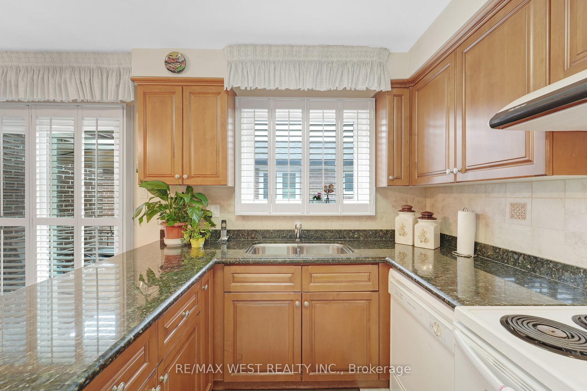 Photo 14 of 40 Windsor Road, Etobicoke, Kingsview Village-The Westway — HOMEH