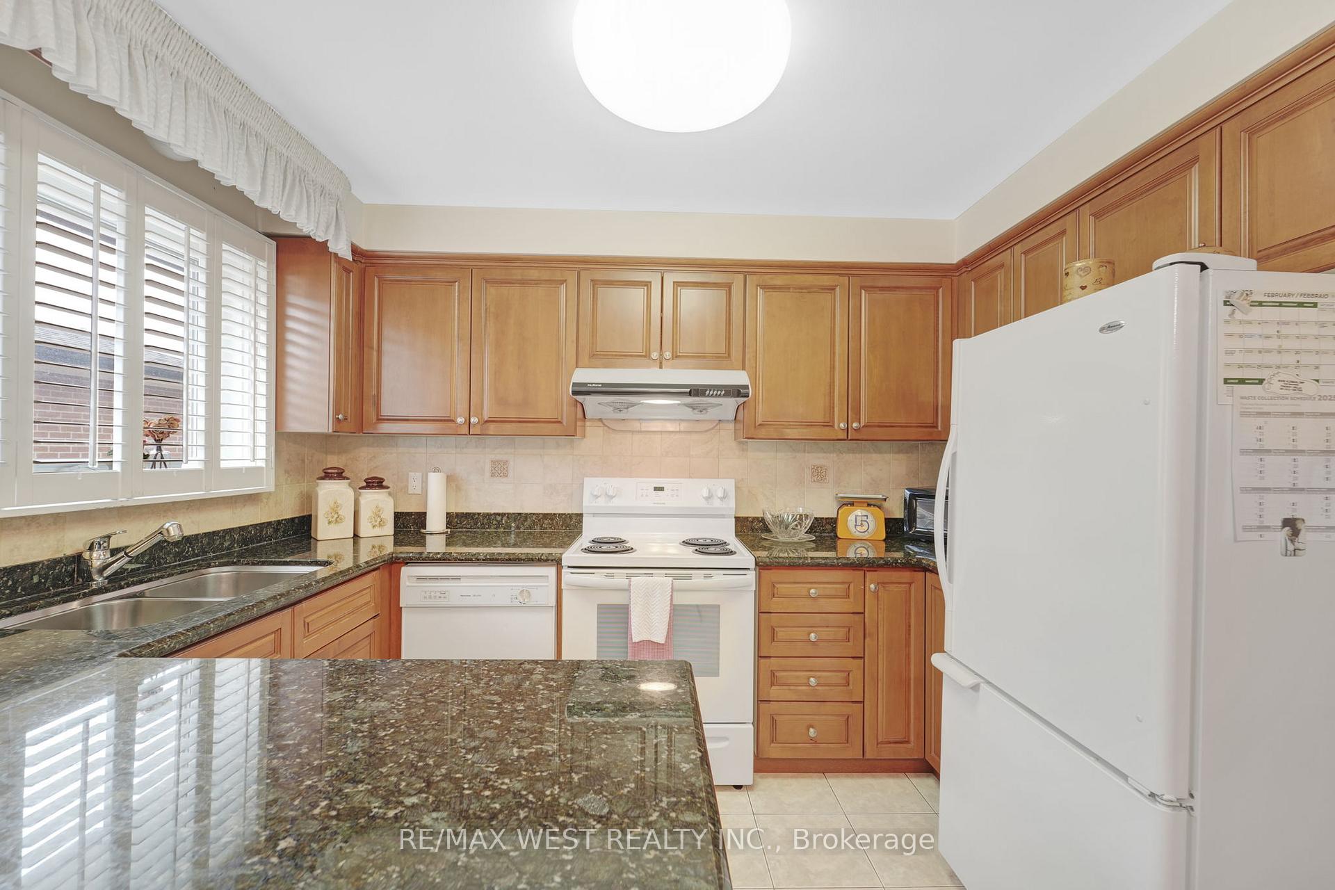 Photo 15 of 40 Windsor Road, Etobicoke, Kingsview Village-The Westway — HOMEH