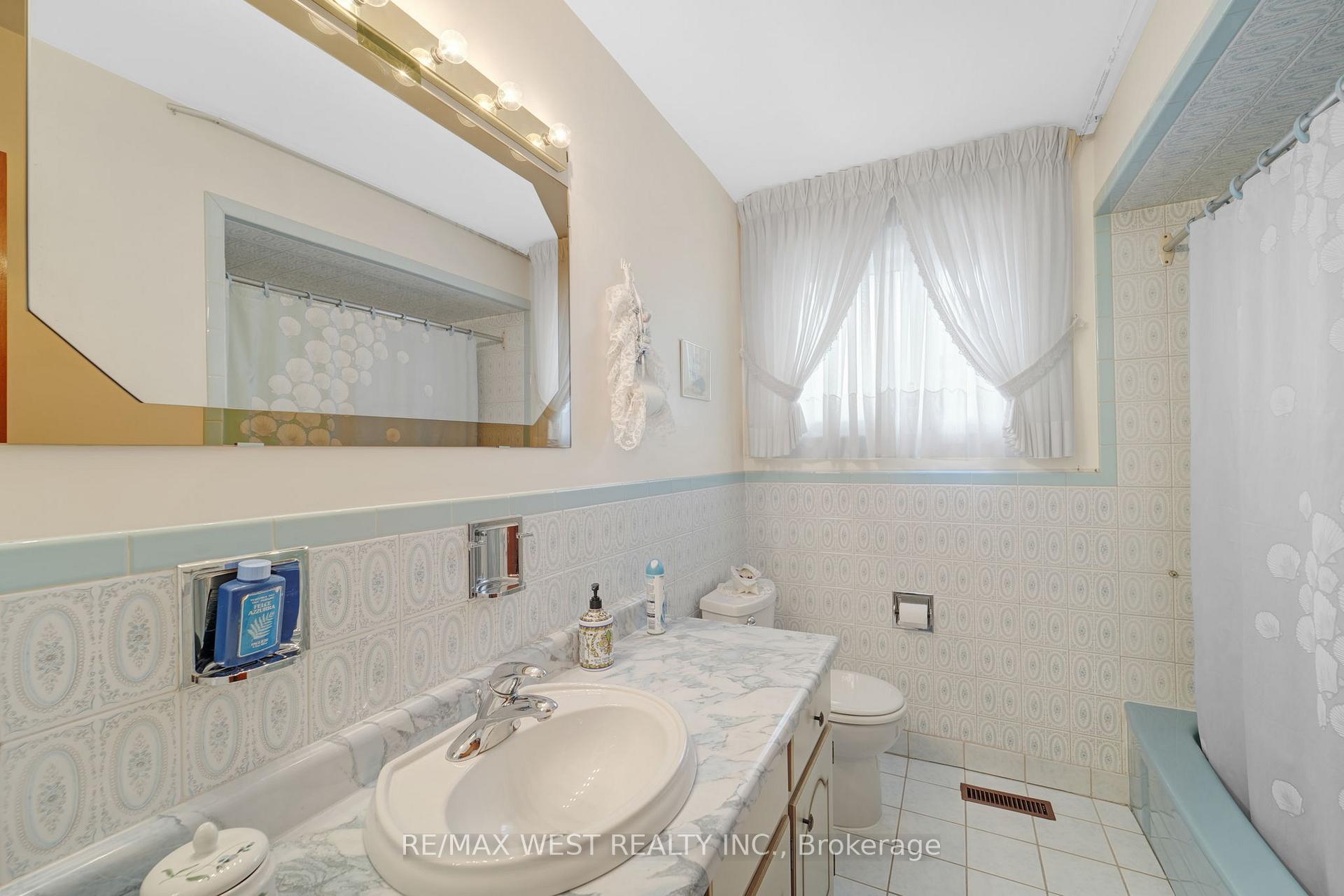 Photo 21 of 40 Windsor Road, Etobicoke, Kingsview Village-The Westway — HOMEH