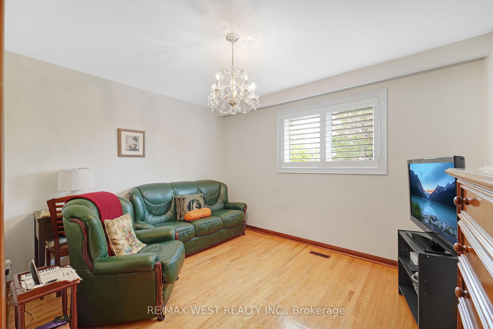 Photo 22 of 40 Windsor Road, Etobicoke, Kingsview Village-The Westway — HOMEH