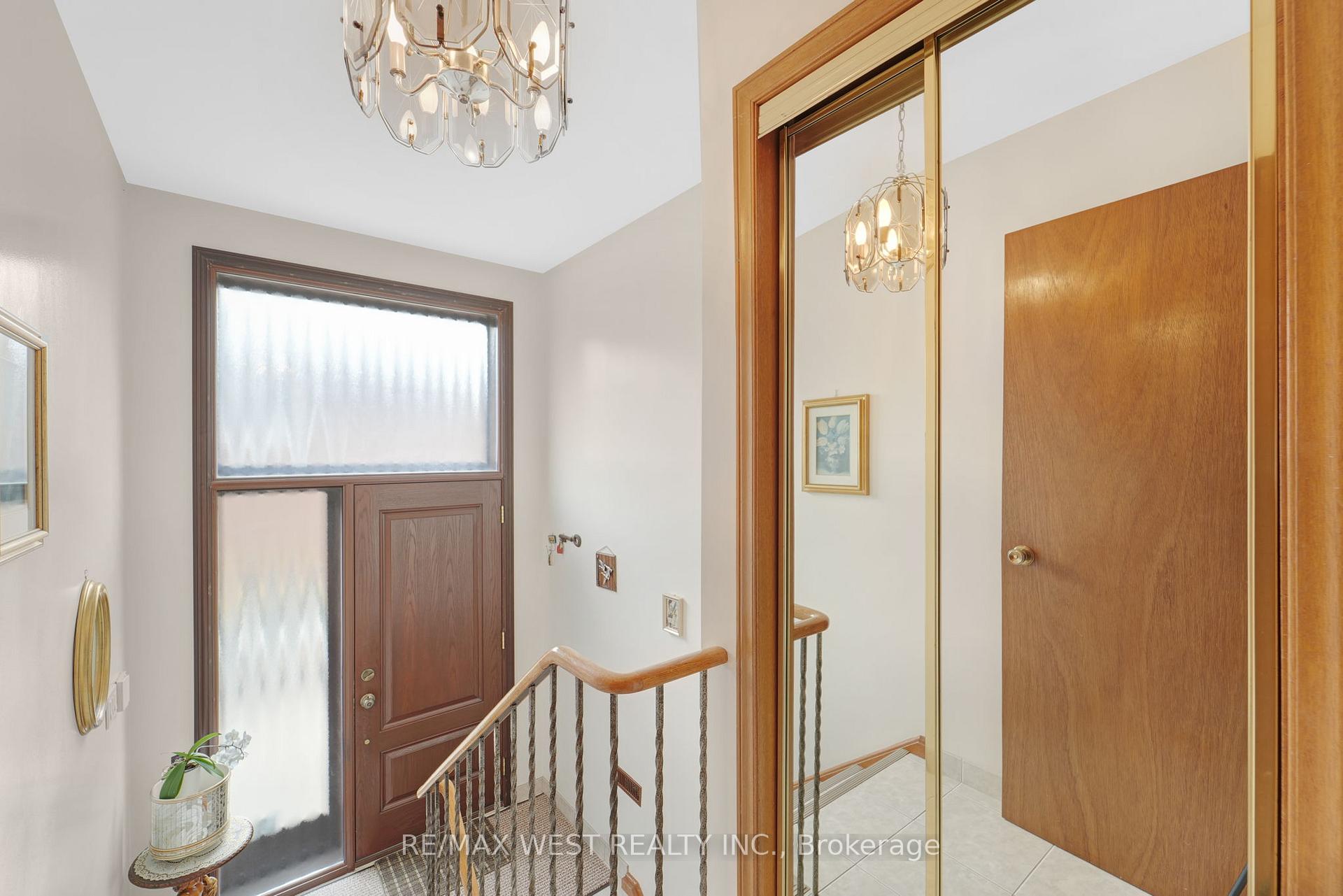 Photo 23 of 40 Windsor Road, Etobicoke, Kingsview Village-The Westway — HOMEH