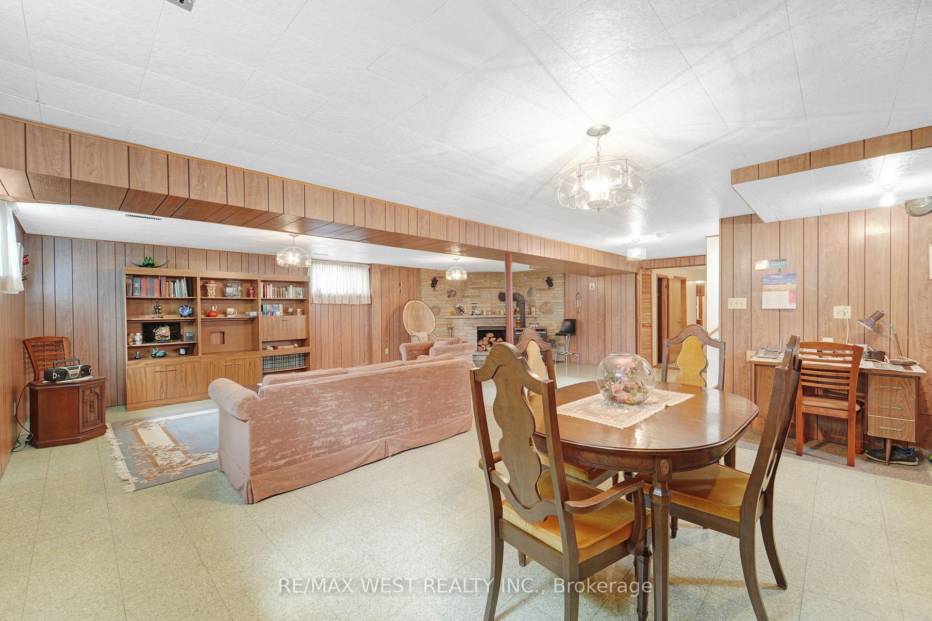 Photo 25 of 40 Windsor Road, Etobicoke, Kingsview Village-The Westway — HOMEH