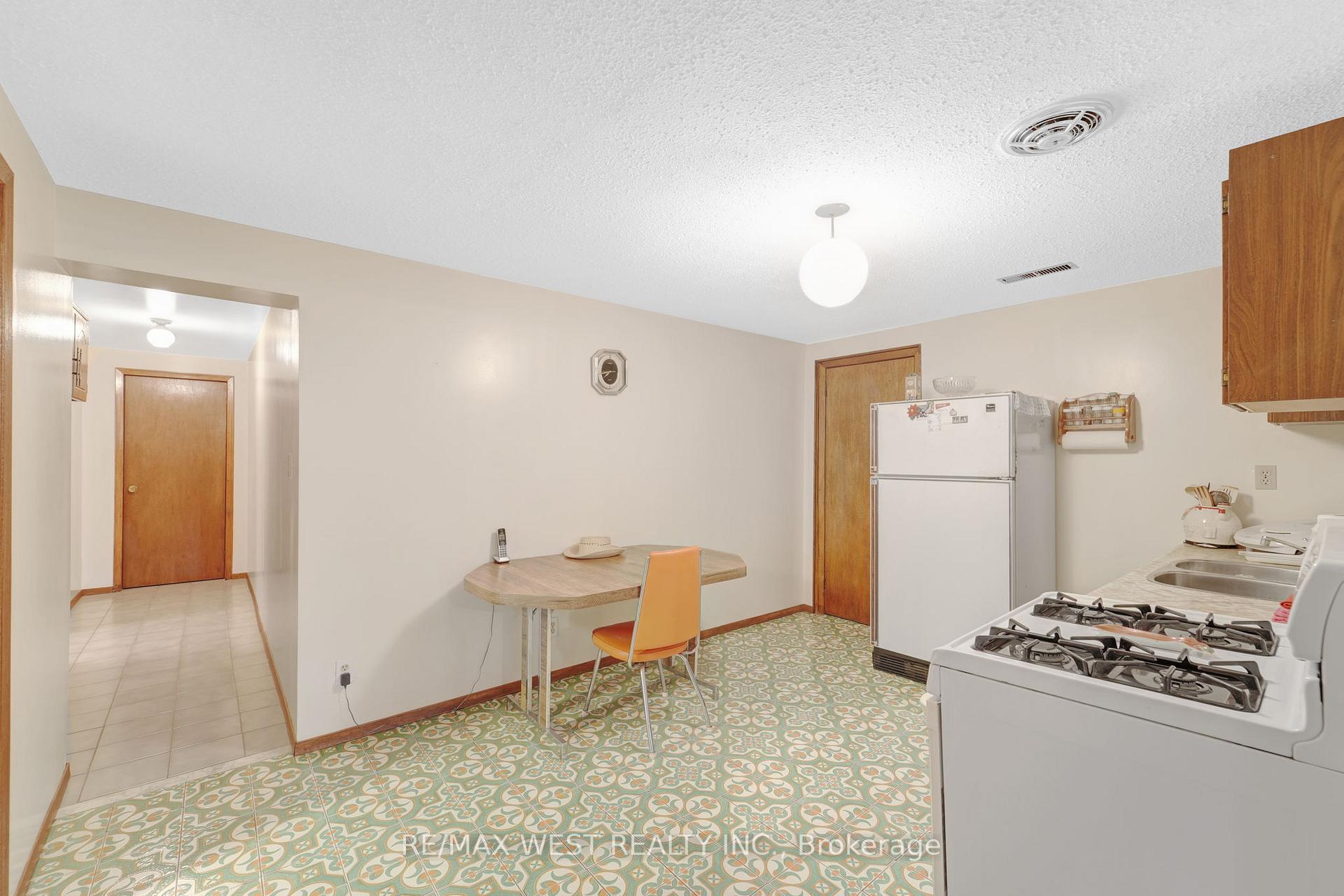 Photo 29 of 40 Windsor Road, Etobicoke, Kingsview Village-The Westway — HOMEH