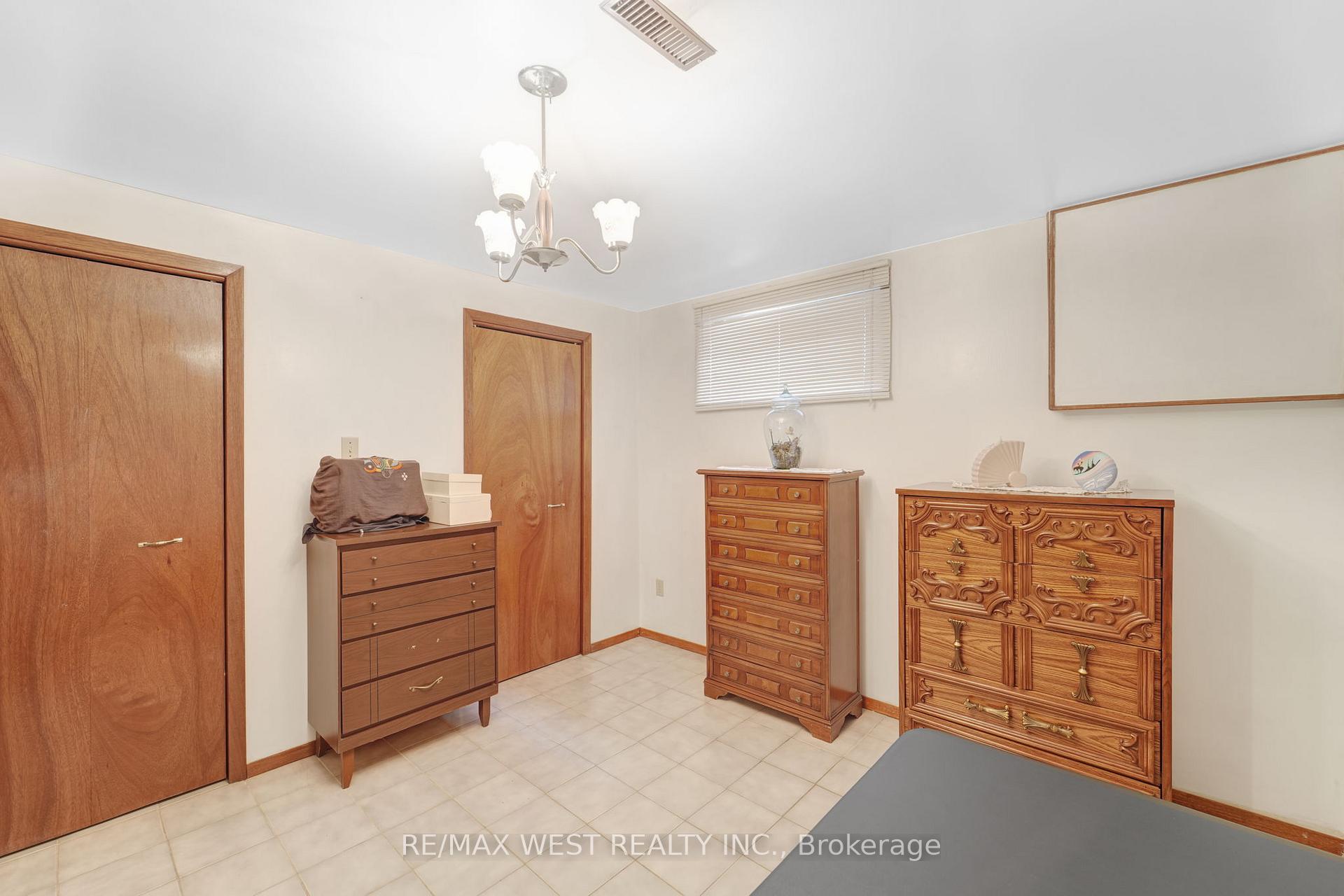 Photo 30 of 40 Windsor Road, Etobicoke, Kingsview Village-The Westway — HOMEH