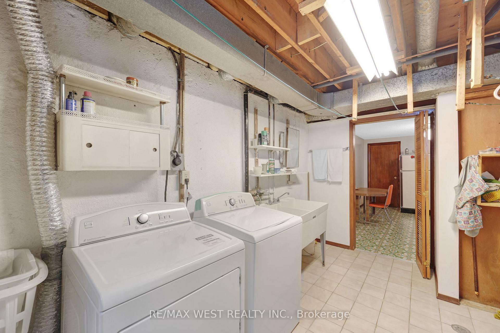 Photo 31 of 40 Windsor Road, Etobicoke, Kingsview Village-The Westway — HOMEH