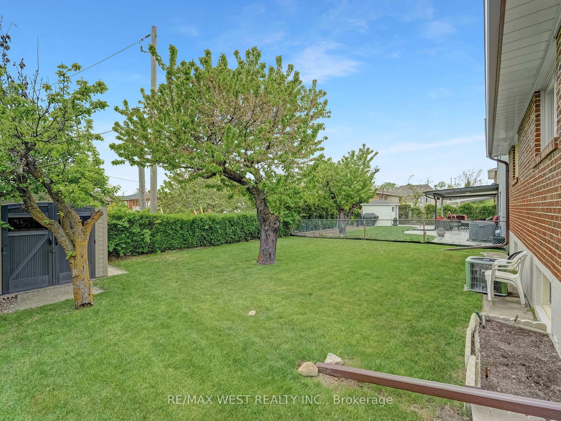 Photo 35 of 40 Windsor Road, Etobicoke, Kingsview Village-The Westway — HOMEH