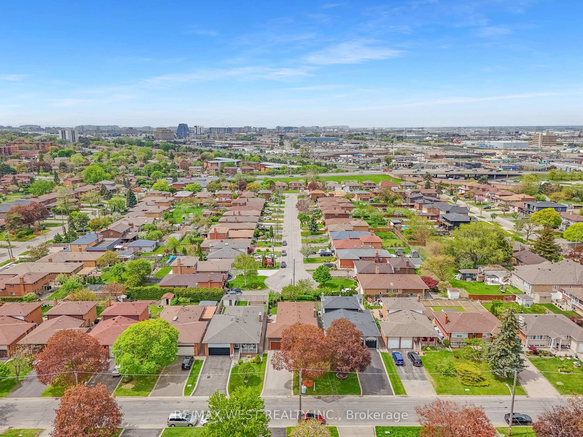 Photo 38 of 40 Windsor Road, Etobicoke, Kingsview Village-The Westway — HOMEH