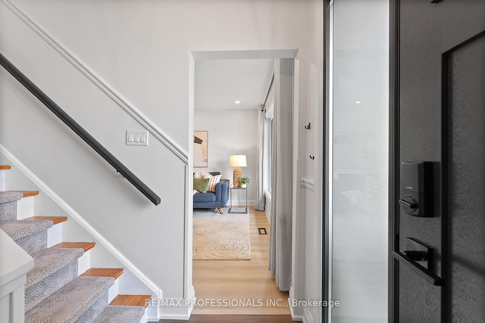 Photo 3 of 18 Lavington Drive, Etobicoke, Willowridge-Martingrove-Richview — HOMEH