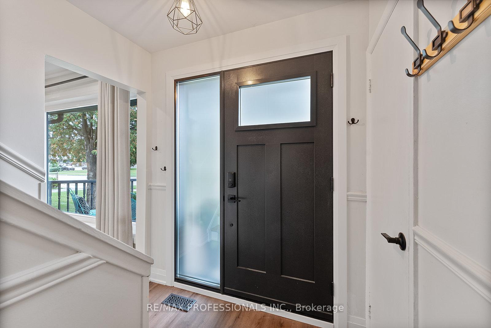 Photo 4 of 18 Lavington Drive, Etobicoke, Willowridge-Martingrove-Richview — HOMEH