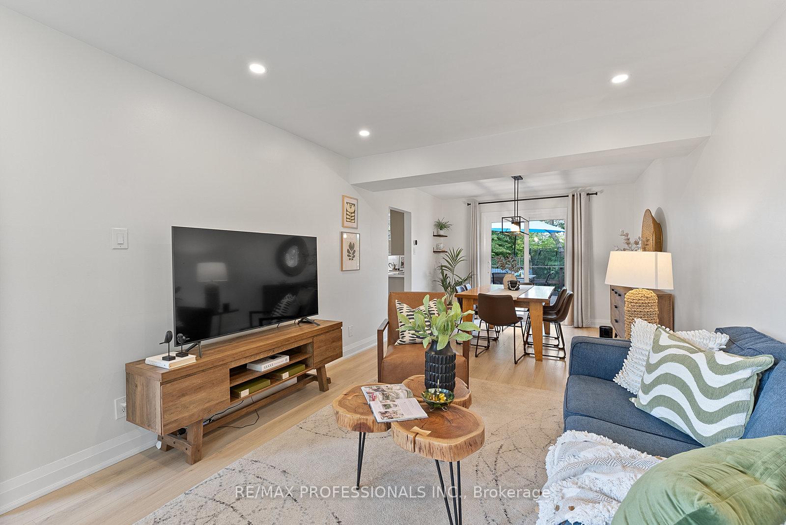 Photo 6 of 18 Lavington Drive, Etobicoke, Willowridge-Martingrove-Richview — HOMEH