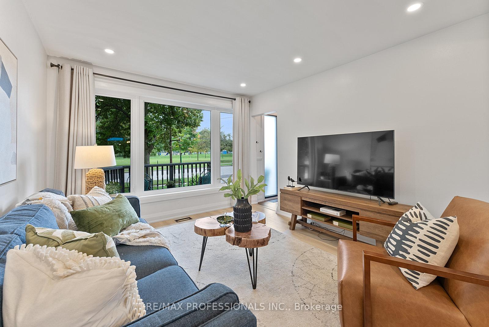 Photo 7 of 18 Lavington Drive, Etobicoke, Willowridge-Martingrove-Richview — HOMEH