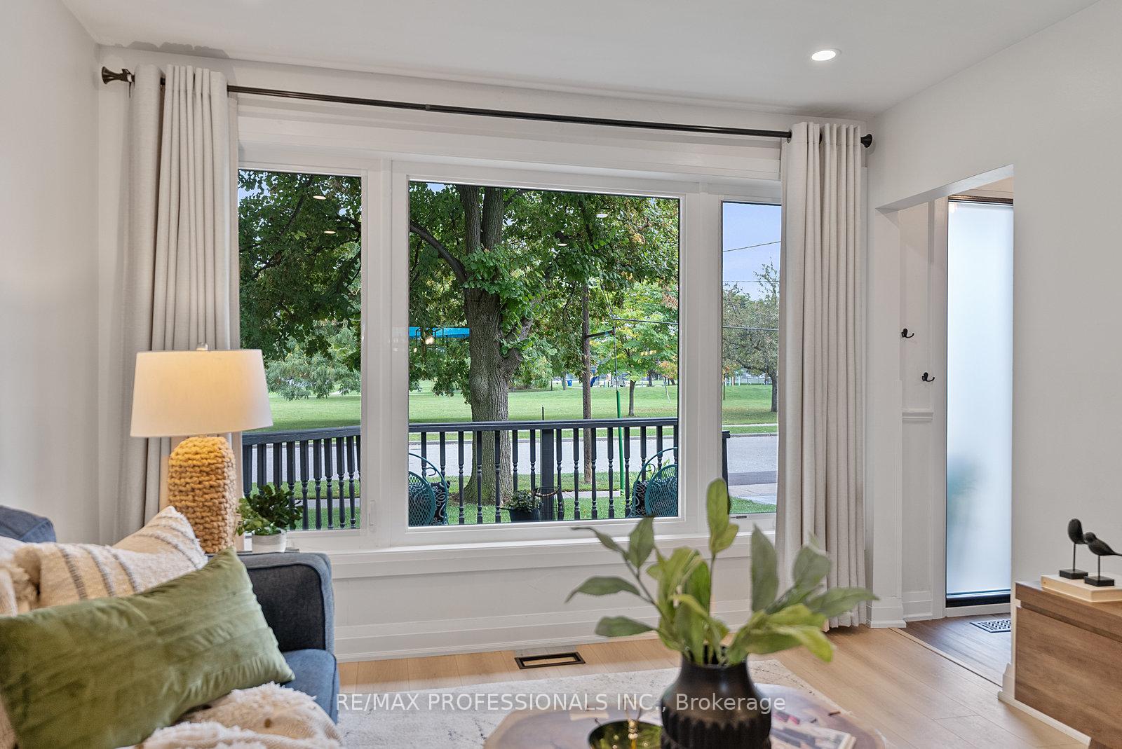 Photo 8 of 18 Lavington Drive, Etobicoke, Willowridge-Martingrove-Richview — HOMEH