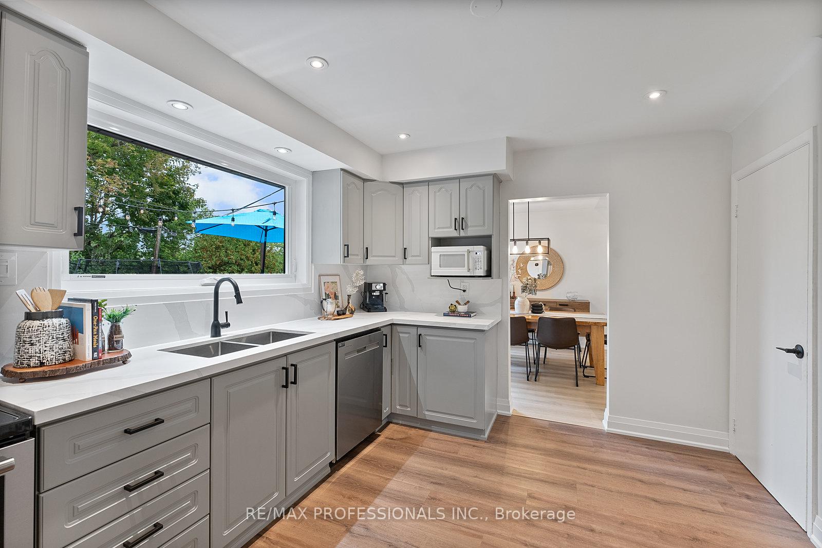 Photo 14 of 18 Lavington Drive, Etobicoke, Willowridge-Martingrove-Richview — HOMEH