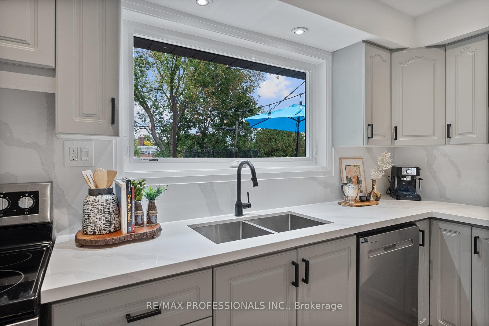 Photo 15 of 18 Lavington Drive, Etobicoke, Willowridge-Martingrove-Richview — HOMEH