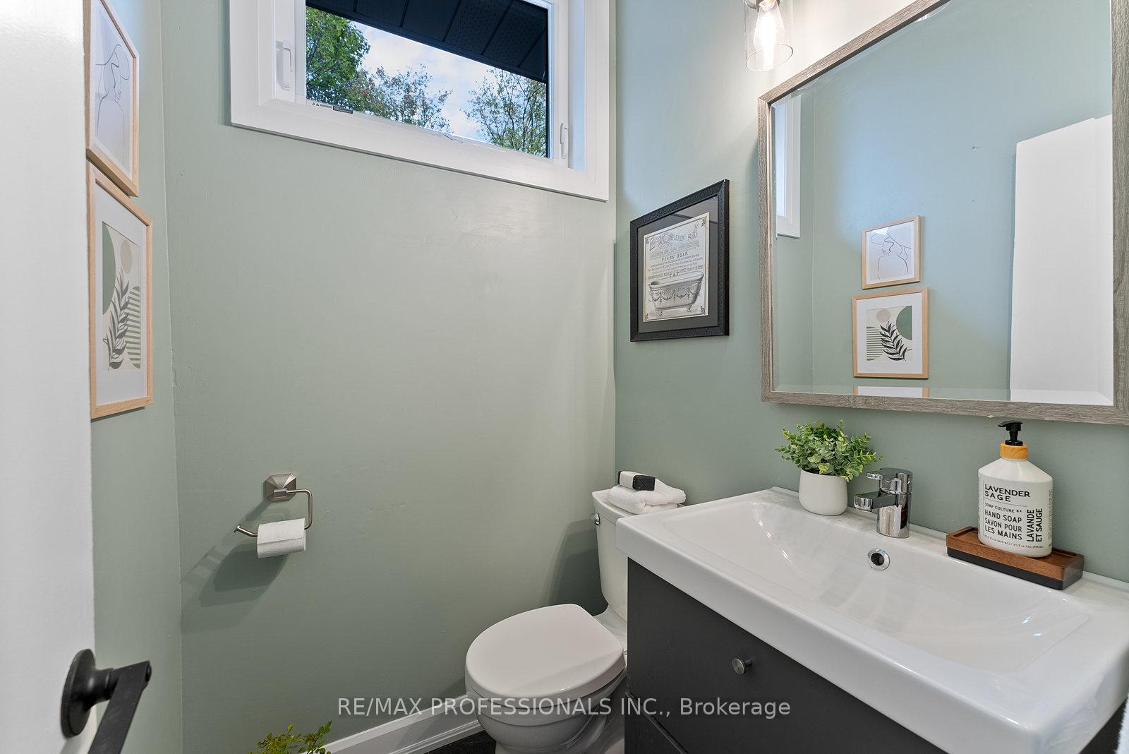 Photo 16 of 18 Lavington Drive, Etobicoke, Willowridge-Martingrove-Richview — HOMEH