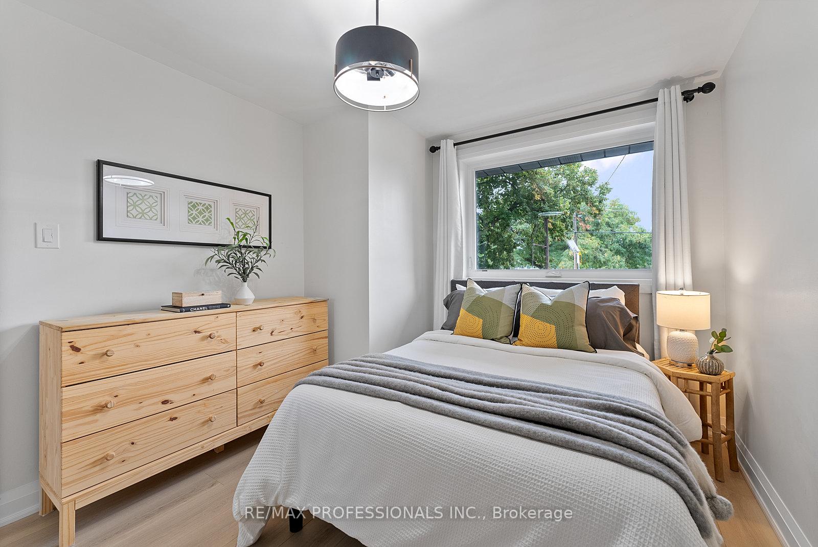 Photo 19 of 18 Lavington Drive, Etobicoke, Willowridge-Martingrove-Richview — HOMEH