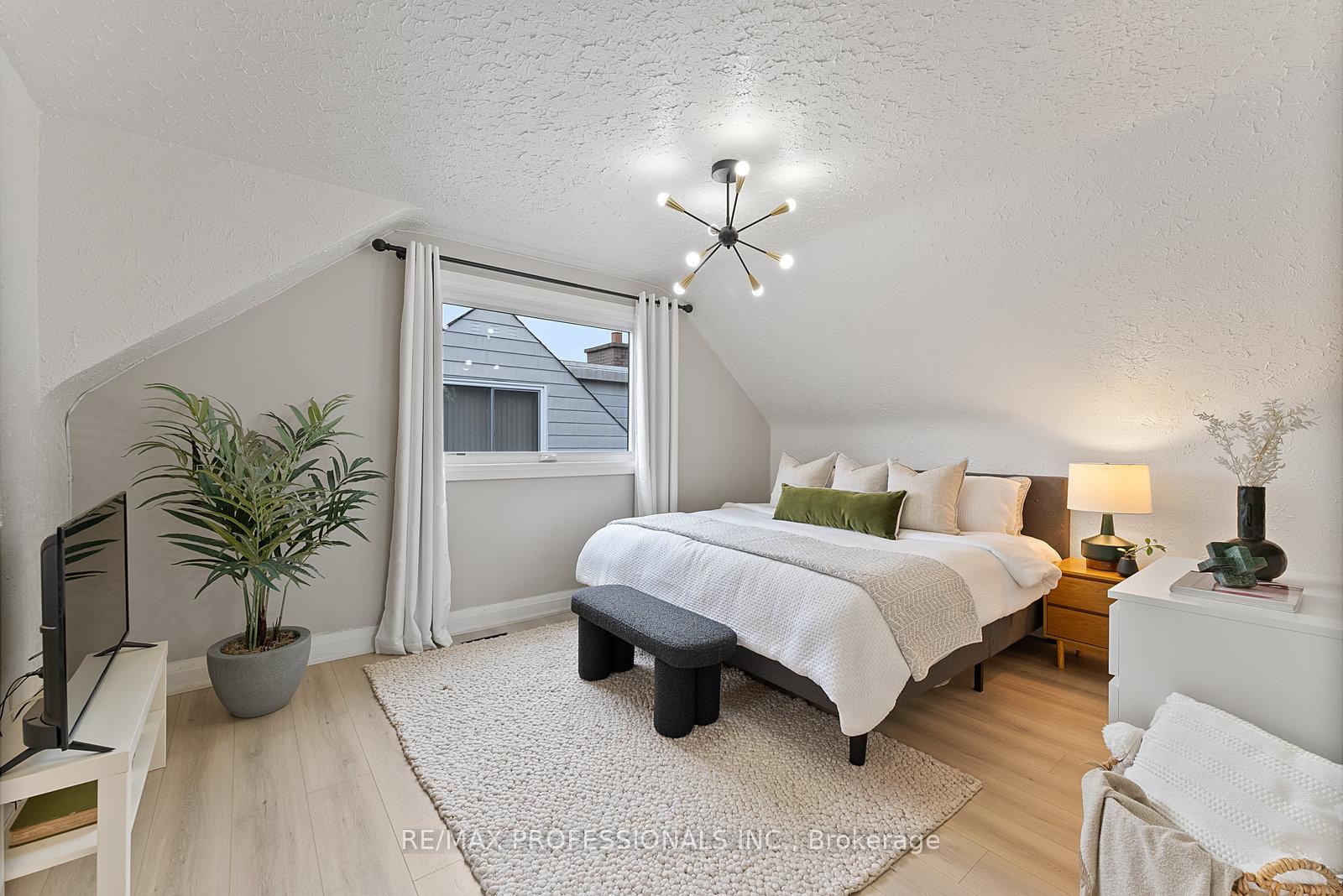 Photo 21 of 18 Lavington Drive, Etobicoke, Willowridge-Martingrove-Richview — HOMEH